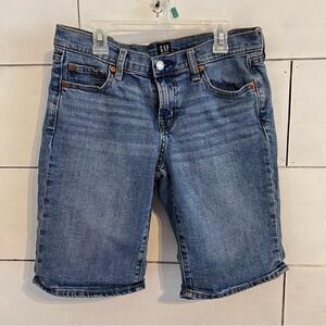 Gap 9 Inch Bermuda Shorts. Size 27. Great Used Condition.